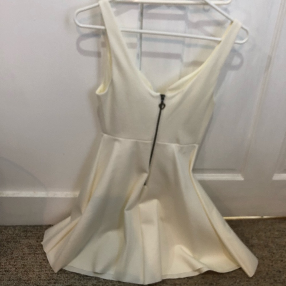Formal white flare dress - Picture 3 of 4